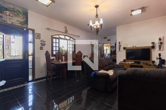 Casa para alugar com 1 quarto, 1200m² em Vila Caraguata, São Paulo