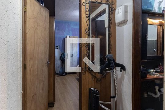 Corredor de casa para alugar com 1 quarto, 1200m² em Vila Caraguata, São Paulo