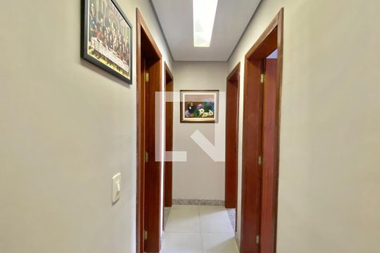 Corredor de apartamento à venda com 3 quartos, 129m² em Santa Efigênia, Belo Horizonte