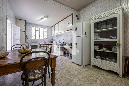 Cozinha de casa para alugar com 3 quartos, 600m² em Sumaré, São Paulo