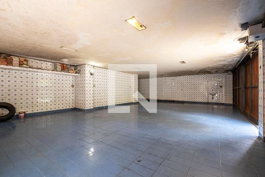 Garagem de casa para alugar com 3 quartos, 600m² em Sumaré, São Paulo