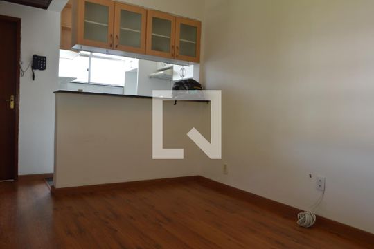 Sala de apartamento para alugar com 1 quarto, 45m² em Pechincha, Rio de Janeiro
