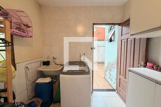 Área de Serviço de casa à venda com 4 quartos, 170m² em Jardim Mirante, Várzea Paulista