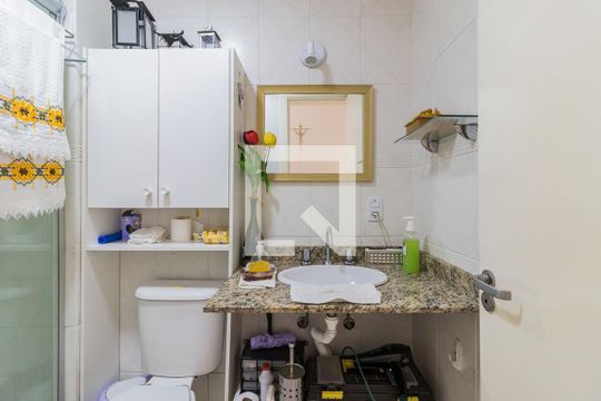 Banheiro Social de apartamento à venda com 2 quartos, 104m² em Rio Branco, Porto Alegre
