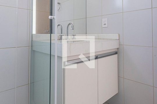 Banheiro de apartamento à venda com 1 quarto, 41m² em Sumaré, São Paulo