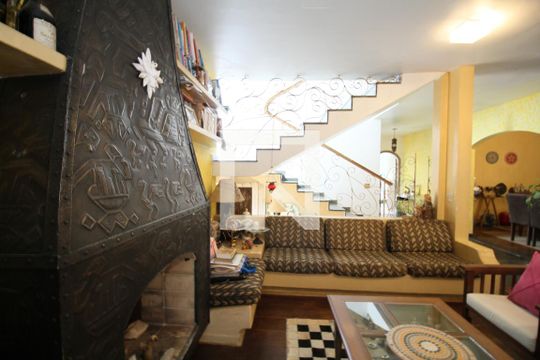 Casa à venda com 4 quartos, 450m² em Jardim Leonor, São Paulo