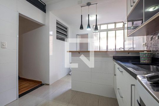 Cozinha de apartamento para alugar com 3 quartos, 82m² em Pompeia, São Paulo
