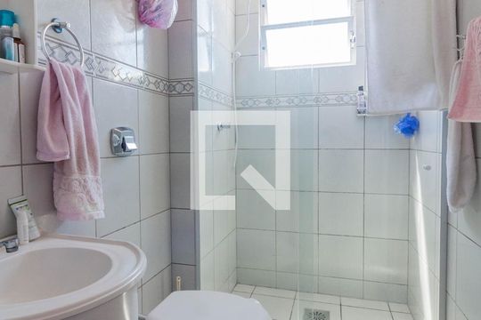 Banheiro de apartamento para alugar com 2 quartos, 53m² em Ipiranga, São José