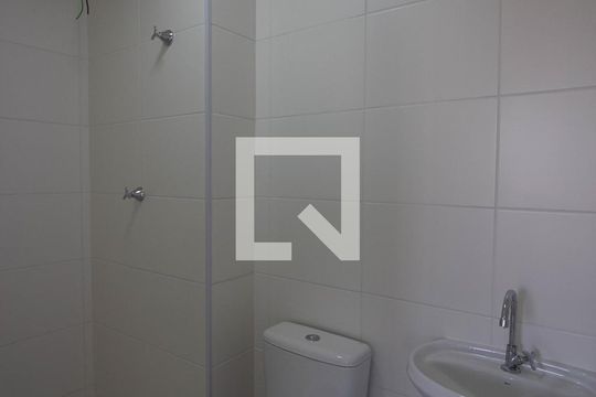 Banheiro de apartamento para alugar com 2 quartos, 32m² em Vila Nova Curuçá, São Paulo