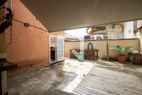 Quintal de casa para alugar com 4 quartos, 140m² em Santa Catarina, São Gonçalo