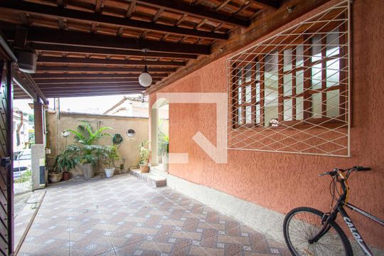 Quintal de casa para alugar com 4 quartos, 140m² em Santa Catarina, São Gonçalo