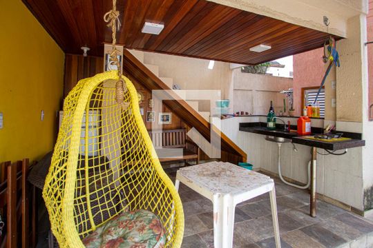 Quintal de casa para alugar com 4 quartos, 140m² em Santa Catarina, São Gonçalo