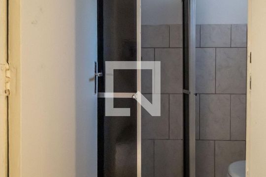 Banheiro de apartamento para alugar com 1 quarto, 32m² em Centro, Porto Alegre