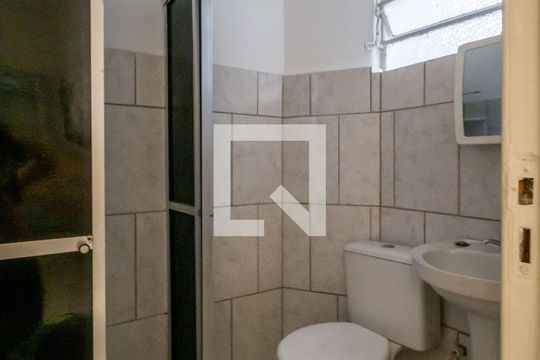 Banheiro de apartamento para alugar com 1 quarto, 32m² em Centro, Porto Alegre