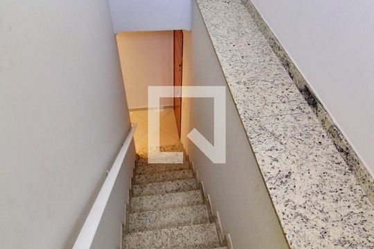 Escada de apartamento à venda com 3 quartos, 166m² em Parque das Nações, Santo André