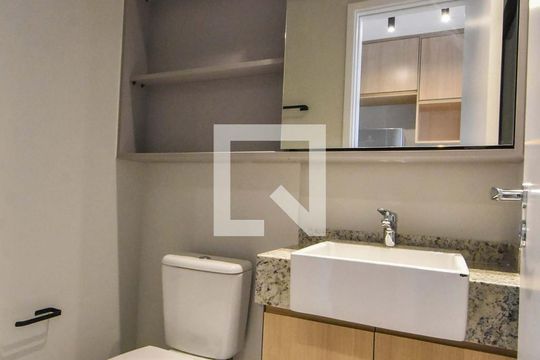 Banheiro de apartamento para alugar com 1 quarto, 23m² em Jardim das Acacias, São Paulo