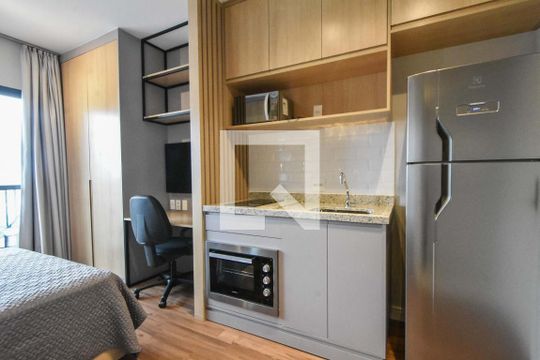 Cozinha de apartamento para alugar com 1 quarto, 23m² em Jardim das Acacias, São Paulo