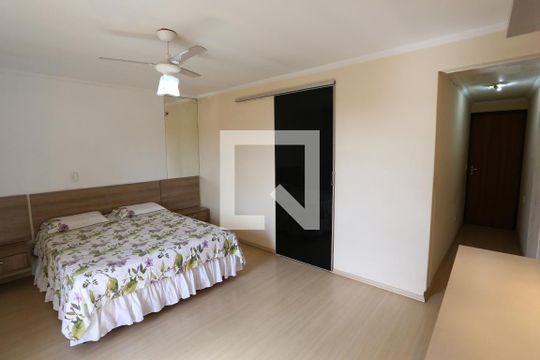Suíte de casa à venda com 3 quartos, 400m² em Vila Sílvia, São Paulo