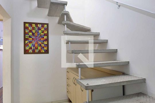 Escada de casa à venda com 2 quartos, 100m² em Santa Teresinha, Santo André