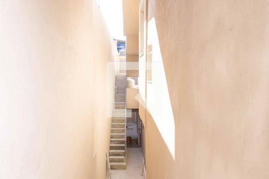 Área comum de kitnet/studio para alugar com 1 quarto, 27m² em Canhema, Diadema