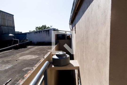 Área comum de kitnet/studio para alugar com 1 quarto, 27m² em Canhema, Diadema