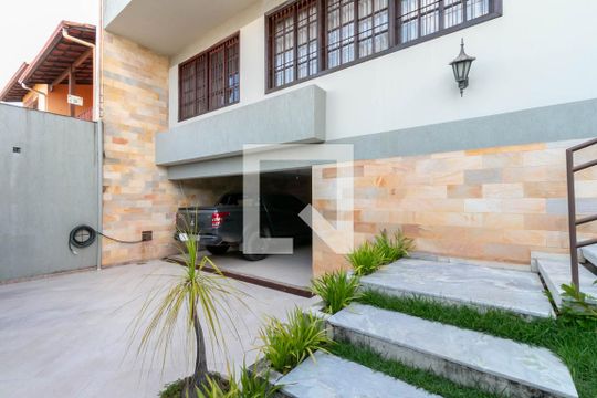 Entrada de casa à venda com 3 quartos, 400m² em Álvaro Camargos, Belo Horizonte