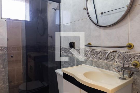 Banheiro de apartamento para alugar com 2 quartos, 65m² em Jaguaré, São Paulo