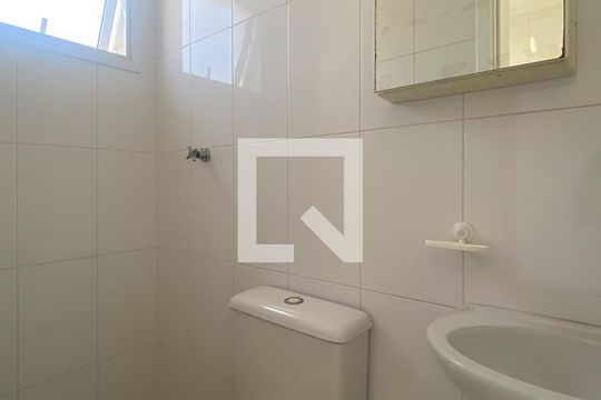 Banheiro de serviço de apartamento para alugar com 3 quartos, 90m² em Cerâmica, São Caetano do Sul