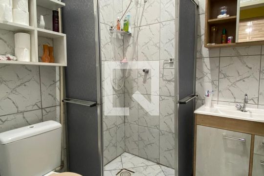 Banheiro de casa à venda com 2 quartos, 150m² em Rubem Berta, Porto Alegre