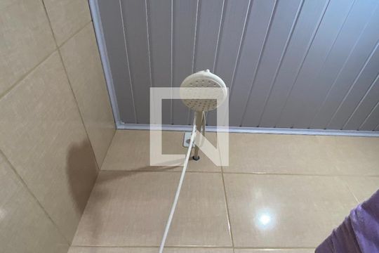 Chuveiro de casa à venda com 2 quartos, 150m² em Rubem Berta, Porto Alegre