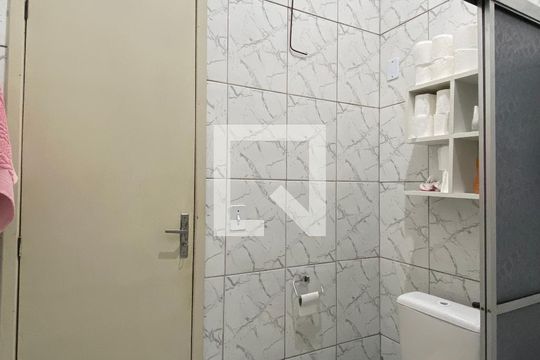 Banheiro de casa à venda com 2 quartos, 150m² em Rubem Berta, Porto Alegre