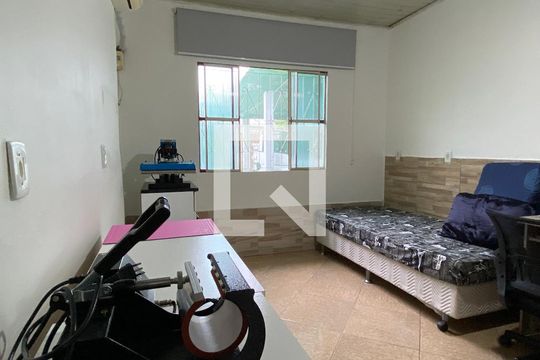 Quarto 1 de casa à venda com 2 quartos, 150m² em Rubem Berta, Porto Alegre