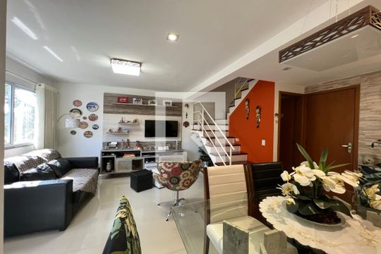 Sala de casa de condomínio à venda com 3 quartos, 90m² em Tanque, Rio de Janeiro