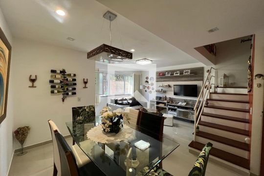 Sala de casa de condomínio à venda com 3 quartos, 90m² em Tanque, Rio de Janeiro
