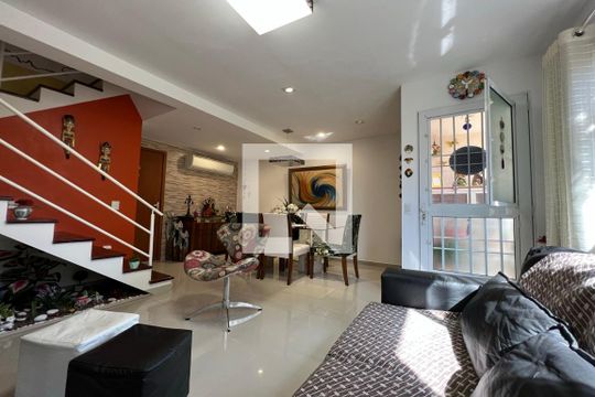 Sala de casa de condomínio à venda com 3 quartos, 90m² em Tanque, Rio de Janeiro