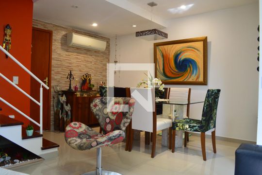 Sala de casa de condomínio à venda com 3 quartos, 90m² em Tanque, Rio de Janeiro
