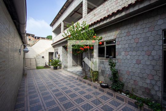 Quintal de casa para alugar com 2 quartos, 82m² em Nova Cidade, São Gonçalo