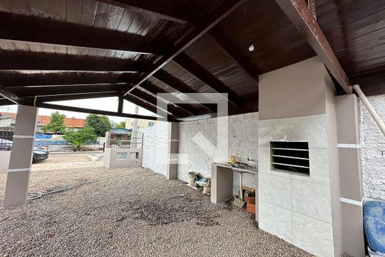 Quintal de casa para alugar com 2 quartos, 130m² em Scharlau, São Leopoldo