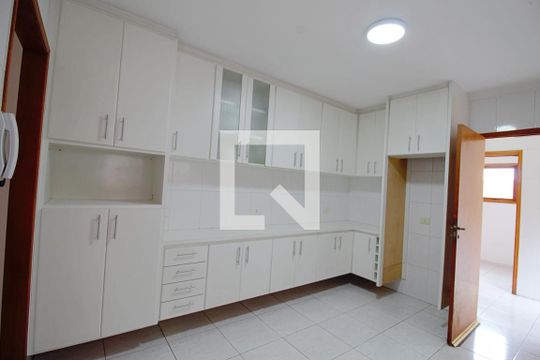 Cozinha  de casa à venda com 4 quartos, 160m² em Jardim Londrina, São Paulo