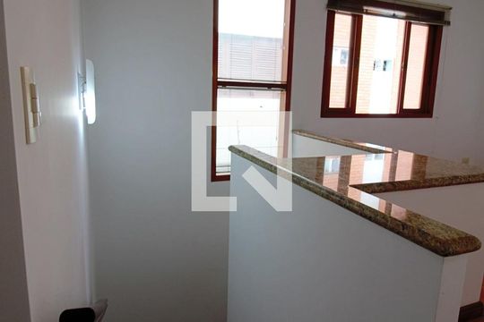 Hall dos Quartos de casa à venda com 4 quartos, 160m² em Jardim Londrina, São Paulo