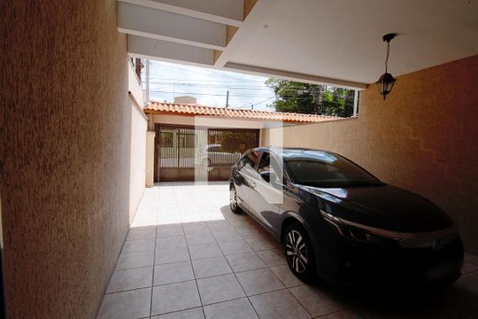 Garagem  de casa à venda com 4 quartos, 160m² em Jardim Londrina, São Paulo