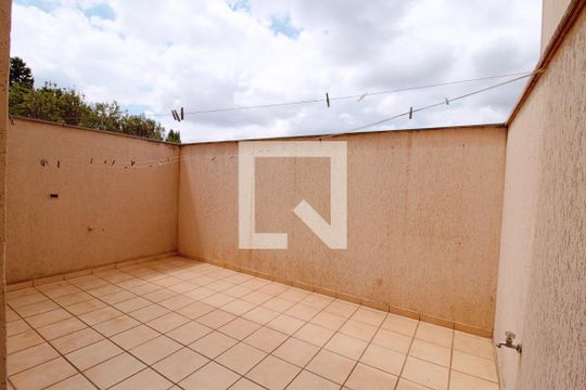 Quintal  de casa à venda com 4 quartos, 160m² em Jardim Londrina, São Paulo