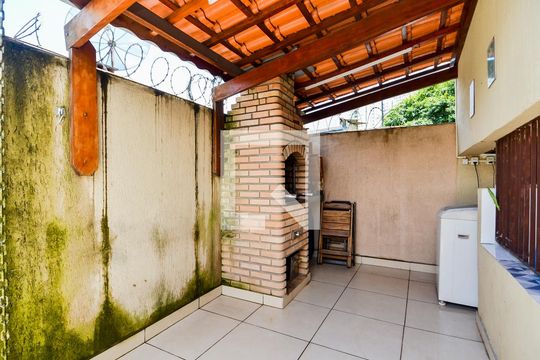 Churrasqueira de casa à venda com 3 quartos, 177m² em Jardim Moreira, Guarulhos