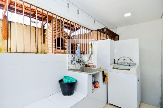Área de Serviço de casa à venda com 3 quartos, 177m² em Jardim Moreira, Guarulhos