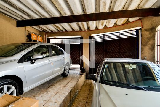 Garagem de casa à venda com 3 quartos, 177m² em Jardim Moreira, Guarulhos