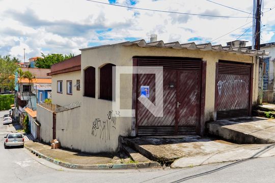 Fachada de casa à venda com 3 quartos, 177m² em Jardim Moreira, Guarulhos