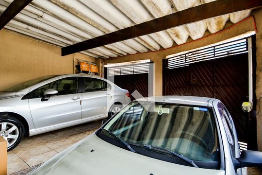 Garagem de casa à venda com 3 quartos, 177m² em Jardim Moreira, Guarulhos