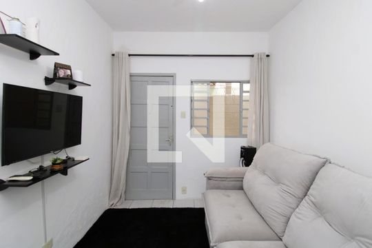 Sala 1 de casa à venda com 2 quartos, 210m² em Parque Novo Mundo, São Paulo