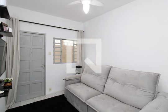 Sala 1 de casa à venda com 2 quartos, 210m² em Parque Novo Mundo, São Paulo