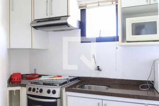 Cozinha de apartamento para alugar com 1 quarto, 53m² em Jardim São Dimas, São José dos Campos